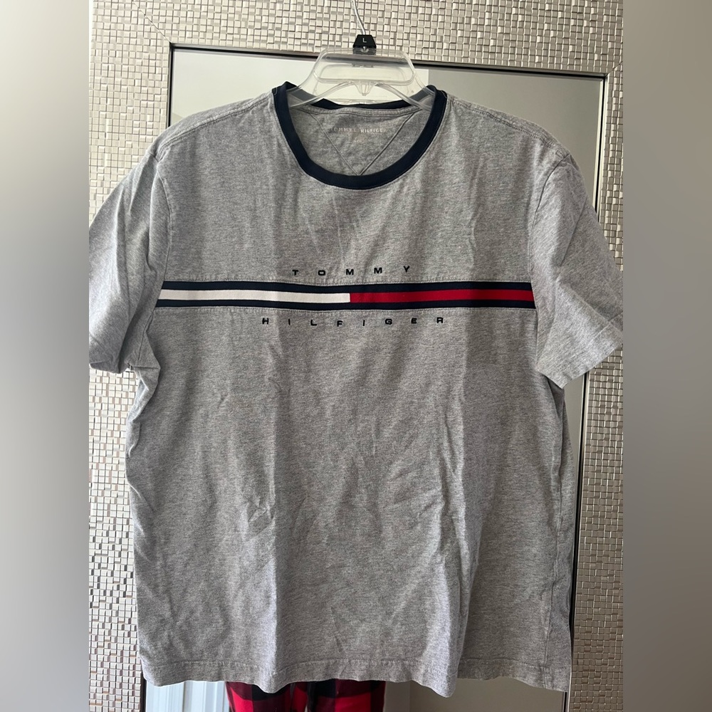 - Two men’s T-shirt’s Tommy  Hilfiger and Hollister size Xl /L